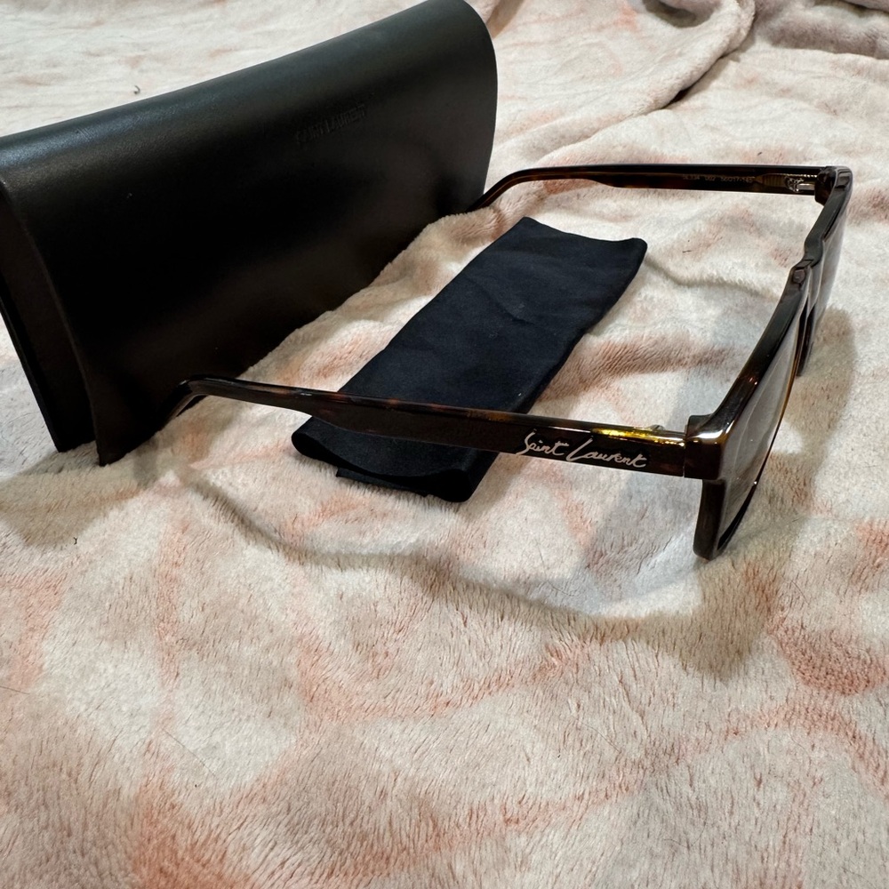 Saint Laurent sun glasses - Picture 2 of 4